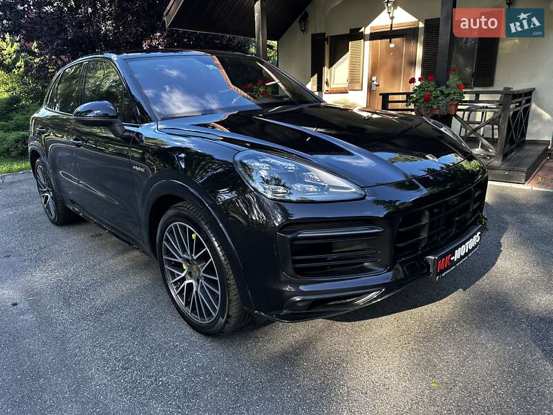 Внедорожник / Кроссовер Porsche Cayenne 2018 в 
