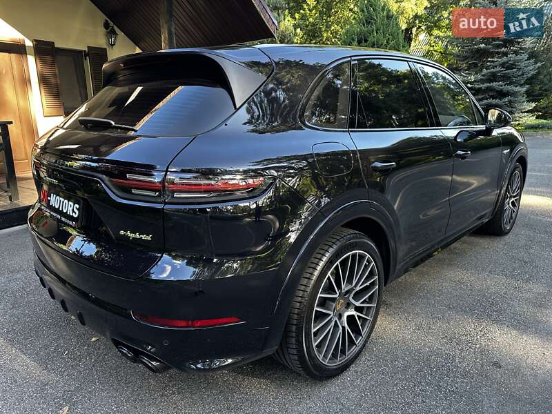 Позашляховик / Кросовер Porsche Cayenne 2018 в Києві