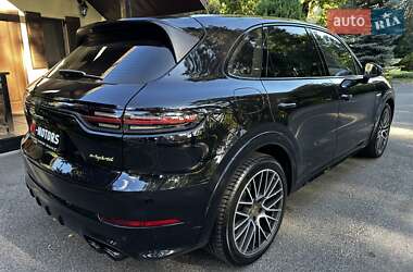 Внедорожник / Кроссовер Porsche Cayenne 2018 в 