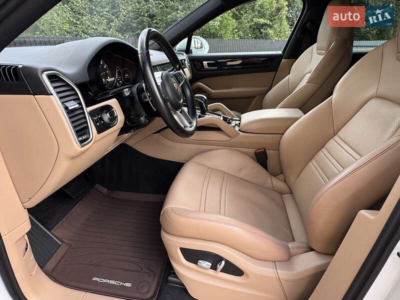 Позашляховик / Кросовер Porsche Cayenne 2019 в Стрию