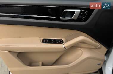 Внедорожник / Кроссовер Porsche Cayenne 2019 в 
