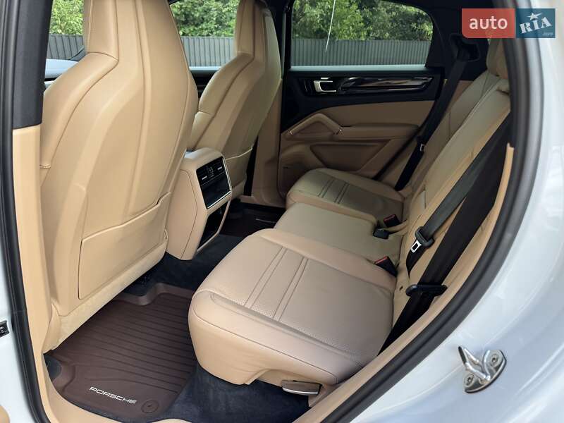 Позашляховик / Кросовер Porsche Cayenne 2019 в Стрию