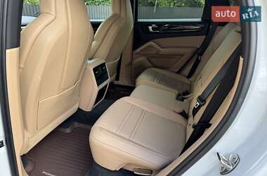 Внедорожник / Кроссовер Porsche Cayenne 2019 в 