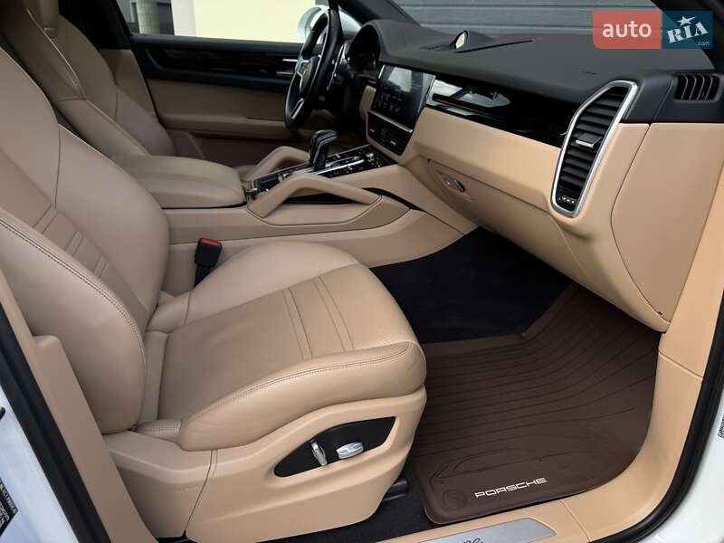 Позашляховик / Кросовер Porsche Cayenne 2019 в Стрию