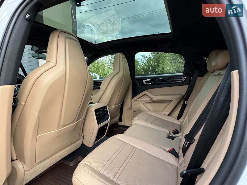Позашляховик / Кросовер Porsche Cayenne 2019 в Стрию