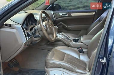 Внедорожник / Кроссовер Porsche Cayenne 2012 в 