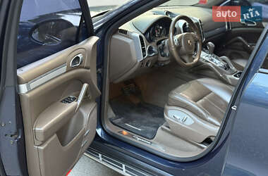 Внедорожник / Кроссовер Porsche Cayenne 2012 в 