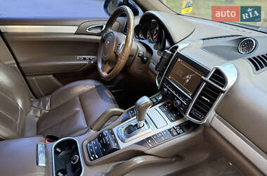Внедорожник / Кроссовер Porsche Cayenne 2012 в 