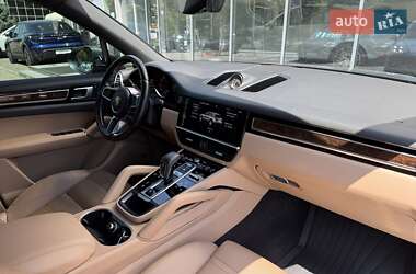 Внедорожник / Кроссовер Porsche Cayenne 2018 в 