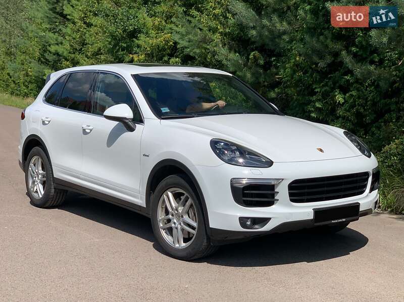 Позашляховик / Кросовер Porsche Cayenne 2015 в Рівному