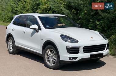 Внедорожник / Кроссовер Porsche Cayenne 2015 в 