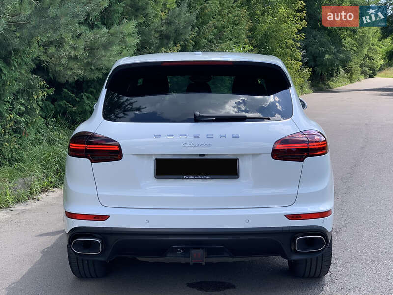 Позашляховик / Кросовер Porsche Cayenne 2015 в Рівному