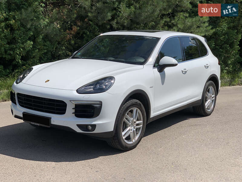 Позашляховик / Кросовер Porsche Cayenne 2015 в Рівному