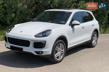 Внедорожник / Кроссовер Porsche Cayenne 2015 в 