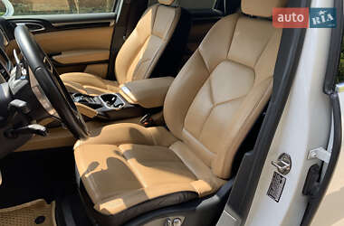 Внедорожник / Кроссовер Porsche Cayenne 2015 в 