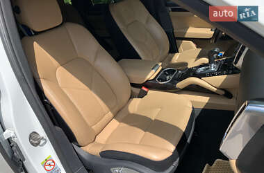 Внедорожник / Кроссовер Porsche Cayenne 2015 в 