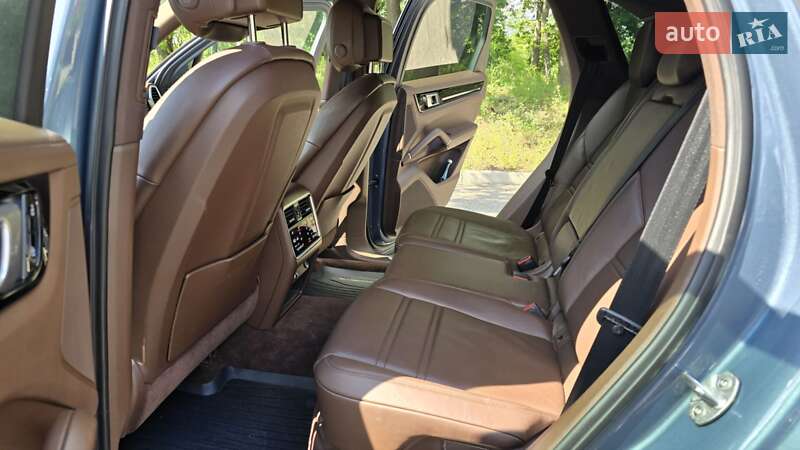 Внедорожник / Кроссовер Porsche Cayenne 2019 в Киеве