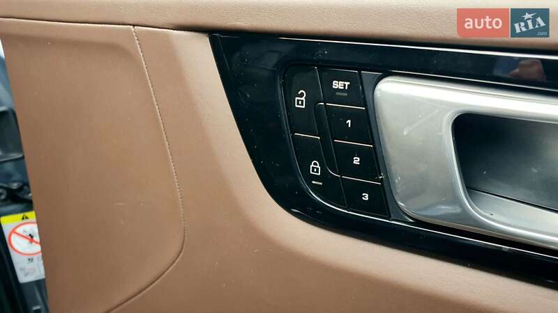 Внедорожник / Кроссовер Porsche Cayenne 2019 в Киеве