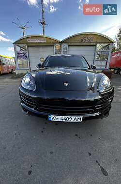 Позашляховик / Кросовер Porsche Cayenne 2012 в 