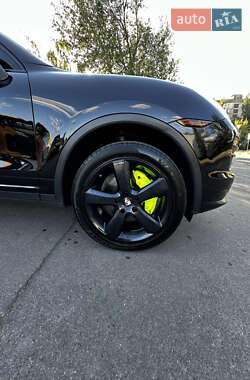 Позашляховик / Кросовер Porsche Cayenne 2012 в 