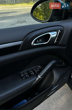 Позашляховик / Кросовер Porsche Cayenne 2012 в 