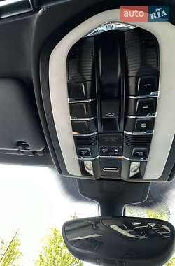 Позашляховик / Кросовер Porsche Cayenne 2012 в 