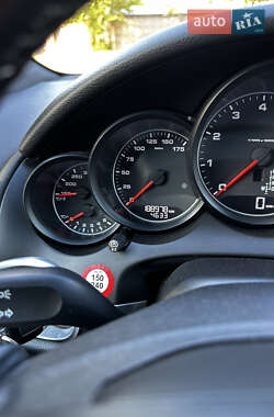 Позашляховик / Кросовер Porsche Cayenne 2012 в 
