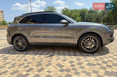 Внедорожник / Кроссовер Porsche Cayenne 2020 в 