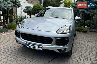Позашляховик / Кросовер Porsche Cayenne 2015 в Львові