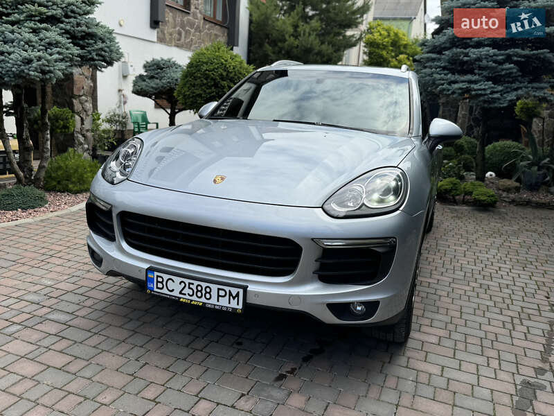 Внедорожник / Кроссовер Porsche Cayenne 2015 в 