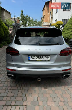 Внедорожник / Кроссовер Porsche Cayenne 2015 в 