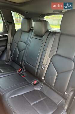 Внедорожник / Кроссовер Porsche Cayenne 2014 в 