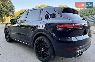 Внедорожник / Кроссовер Porsche Cayenne 2018 в 