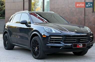 Внедорожник / Кроссовер Porsche Cayenne 2018 в 