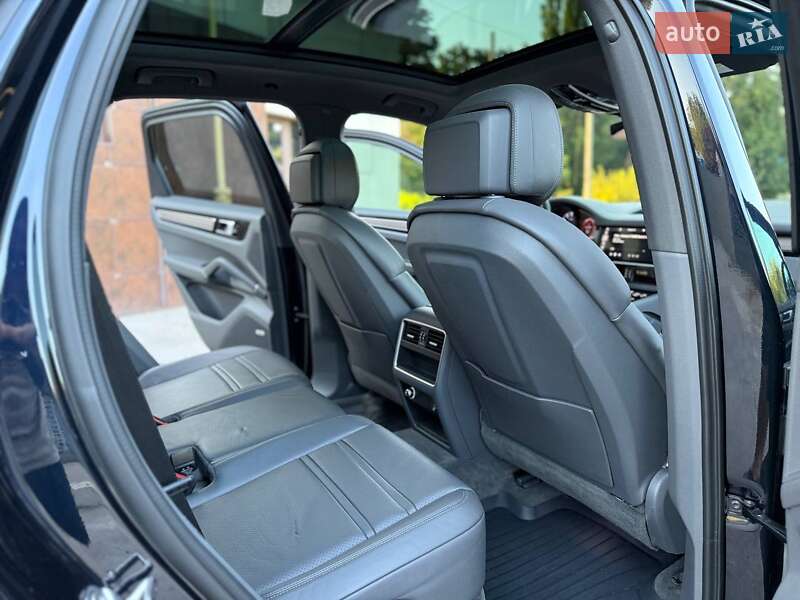 Внедорожник / Кроссовер Porsche Cayenne 2018 в Днепре