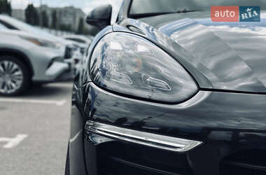 Внедорожник / Кроссовер Porsche Cayenne 2015 в 
