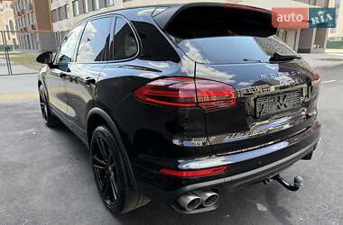 Внедорожник / Кроссовер Porsche Cayenne 2018 в 