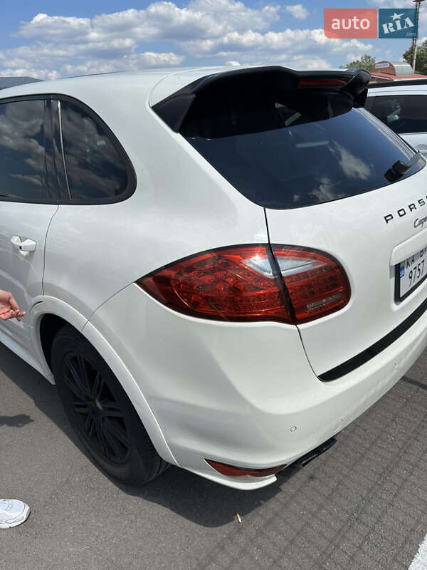 Внедорожник / Кроссовер Porsche Cayenne 2011 в Киеве