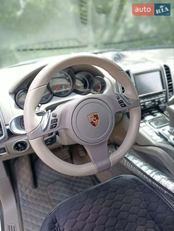 Внедорожник / Кроссовер Porsche Cayenne 2012 в Черновцах