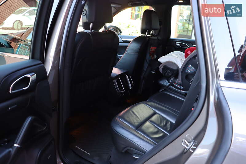 Внедорожник / Кроссовер Porsche Cayenne 2014 в Львове