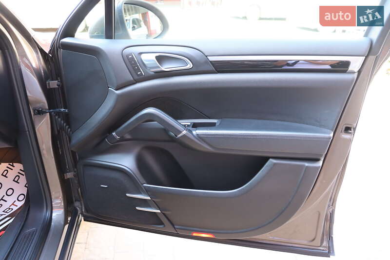 Внедорожник / Кроссовер Porsche Cayenne 2014 в Львове