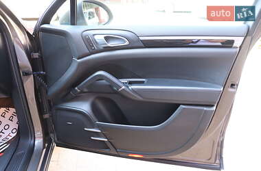 Внедорожник / Кроссовер Porsche Cayenne 2014 в 