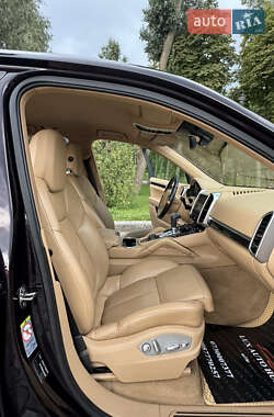 Внедорожник / Кроссовер Porsche Cayenne 2012 в 