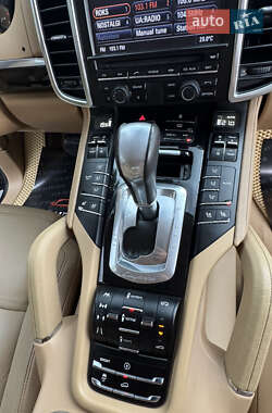Внедорожник / Кроссовер Porsche Cayenne 2012 в 