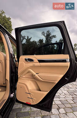Внедорожник / Кроссовер Porsche Cayenne 2012 в 