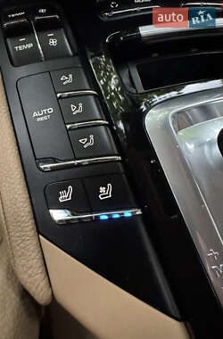 Внедорожник / Кроссовер Porsche Cayenne 2012 в 