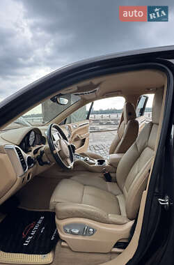 Внедорожник / Кроссовер Porsche Cayenne 2012 в 