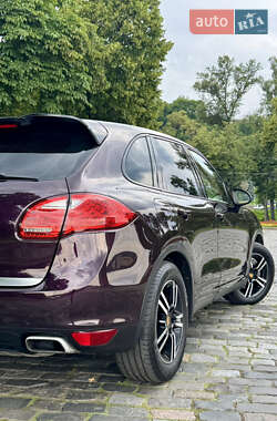 Внедорожник / Кроссовер Porsche Cayenne 2012 в 