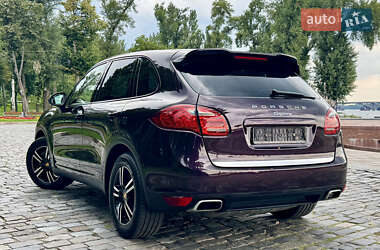 Внедорожник / Кроссовер Porsche Cayenne 2012 в 