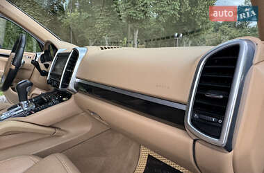 Внедорожник / Кроссовер Porsche Cayenne 2012 в 